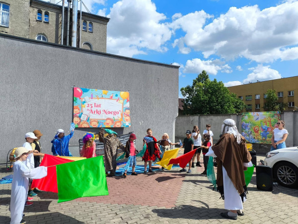 25 lat świetlicy "Arka Noego" - przedstawienie dla podopiecznych ZOLu